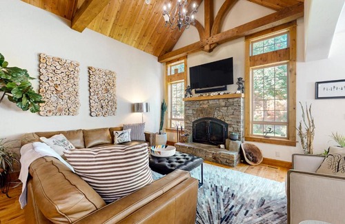 Southwest Bend House | Gorge View Chalet