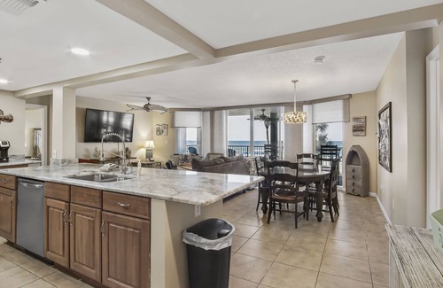 Long Beach Condo | Gorgeous 1 bedroom beachfront at Long Beach, central location!