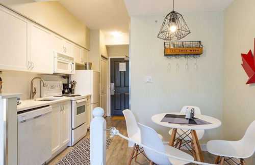 Village North Condo | Gorgeous 1 bed/1 bath with full hotel amenities