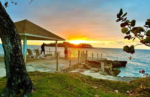 Orange Bay Apartment | Gorgeous 1 Bedroom Gem at Negril 7Miles Beach Point Village