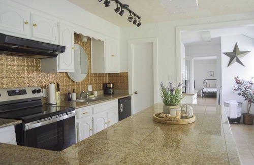 Montgomery House | Gorgeous 10 Acre Farmhouse + Lake Conroe Area + Private Pond