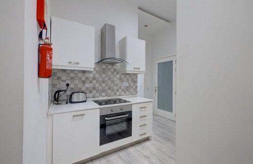 Tower Road Apartment | Gorgeous 1BR Apartment Steps to the Promenade