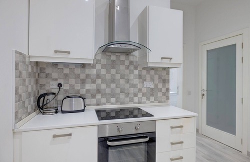 Tower Road Apartment | Gorgeous 1BR Apartment Steps to the Promenade