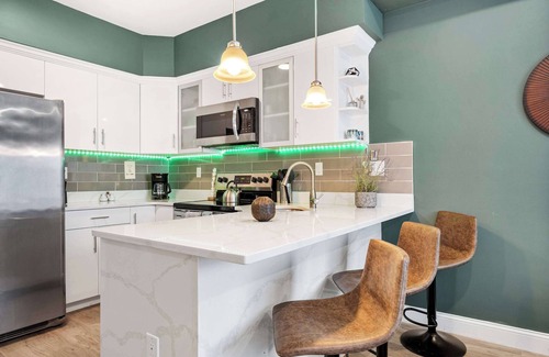 West Poplar House | Gorgeous 2 BD/2 Bath Home w/Private Patio