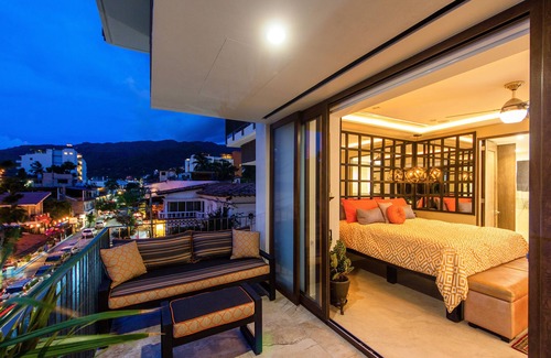 Romantic Zone Condo | Gorgeous 2 Bd/2.5 Ba Modern Condo with Rooftop Pool/Terrace with Ocean Views