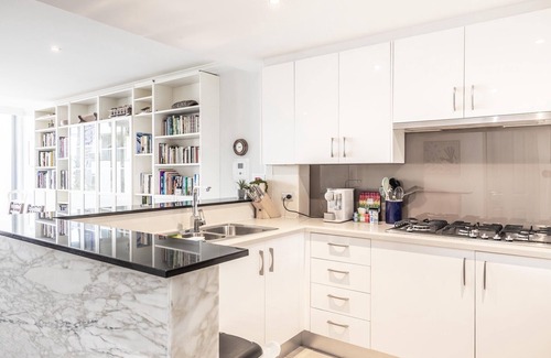 Chiswick Apartment | Gorgeous 2-Bed Unit near Riverside Parks