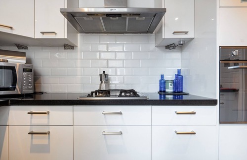Redcliffe Apartment | Gorgeous 2-Bedroom Apartment With Terrace In Chelsea