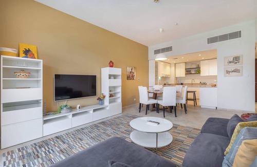 Motor City Apartment | Gorgeous 2-Bedroom Apartment in Norton Court, Motor City