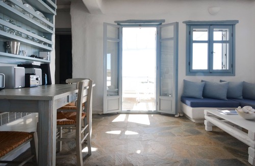 Drios Apartment | Gorgeous 2 bedroom apartment with sea views in Drios, near Golden Beach.
