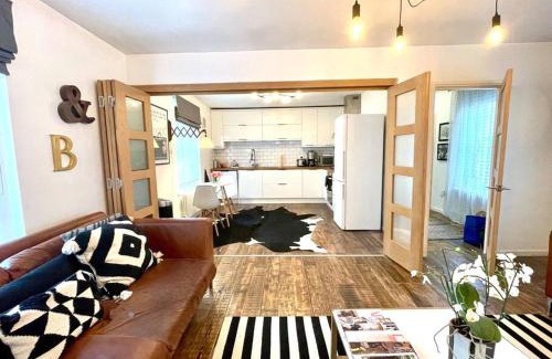 Saint Paul's Apartment | Gorgeous 2 bedroom apartment edge of Cabot Circus