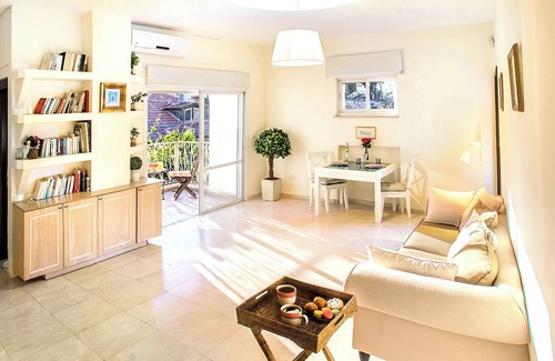 Emek Refaim Apartment | GORGEOUS 2 BEDROOM IN JERUSALEM'S BEST LOCATION - Safety shelter in the building