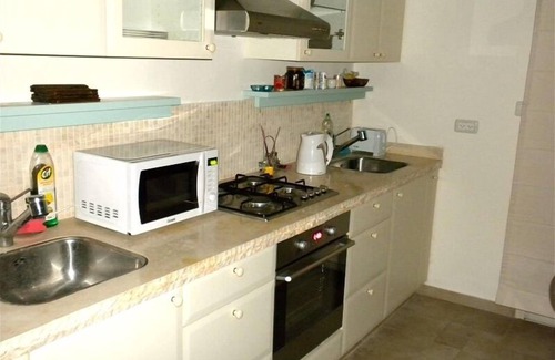 Nachlaot Apartment | Gorgeous 2 Bedroom Kosher Apt. in Nachlaot, Adjacent to Town