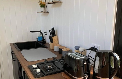 Ridgewood House | Gorgeous 2 bedroom tiny house plus luxury Glamping.