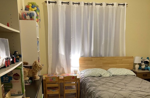 Queens House | Gorgeous 2 Story Townhouse - 20 Mins to Manhattan