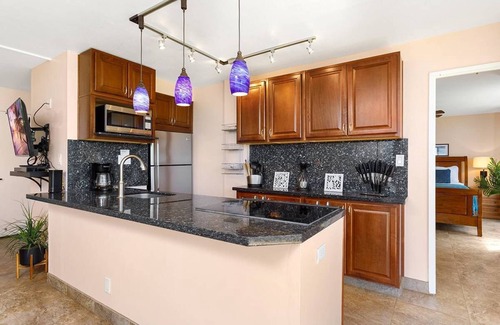 Kihei Condo | Gorgeous 2B /2BA South Maui Kamaole Nalu condo with breathtaking Ocean views!
