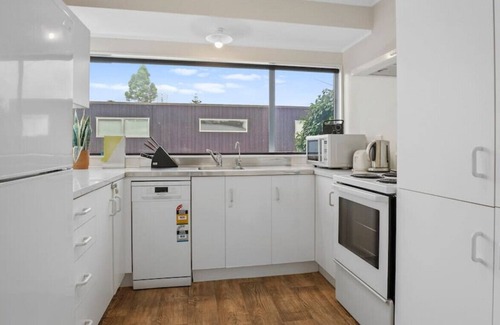 Onehunga House | Gorgeous 2BR Central Akl Retreat | WI-FI & Netflix