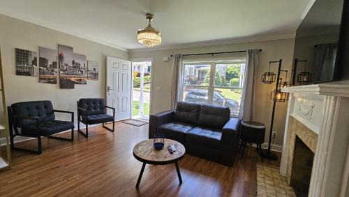 Home Park House | Gorgeous 2BR Home with Backyard