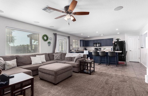 Pecan Creek House | Gorgeous 3 bed/2.5 Bath w/Heated Pool in San Tan Valley