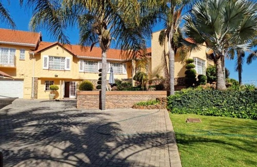Greater Johannesburg Metropolitan Area House | Gorgeous 3 bedrooms house in a very quiet residential area 4 mins from Sandton.