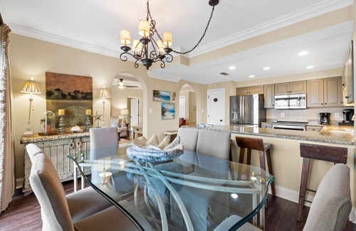 Destin Condo | Gorgeous 3 bedroom 2 bath unit. Beachfront property!
