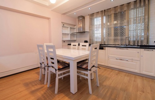 Tirana Apartment | Gorgeous 3 Bedroom Apartment in the very center of Tirana