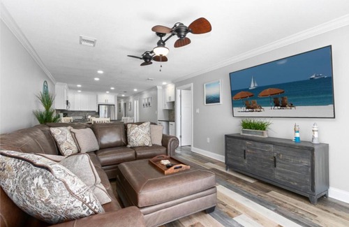 Redington Shores Apartment | Gorgeous 3 Bedroom Condo In The Perfect Locationseaoats302