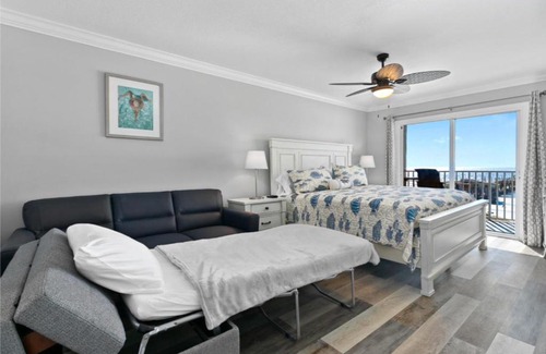 Redington Shores Apartment | Gorgeous 3 Bedroom Condo In The Perfect Locationseaoats302