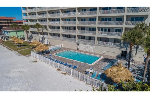 Redington Shores Apartment | Gorgeous 3 Bedroom Condo In The Perfect Locationseaoats302