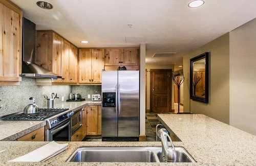 Truckee Condo | Gorgeous 3 Bedroom Condo in the Heart of Northstar Village! Instant Memories!