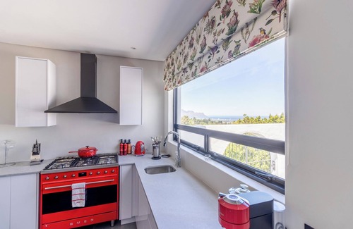 Somerset West Villa | Gorgeous 3-bedroom villa with mountain and ocean views in Somerset West