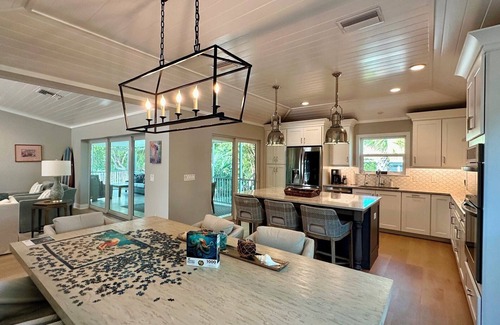 Sanibel Condo | Gorgeous! 300 yards to beach; pool, elevator; Pup