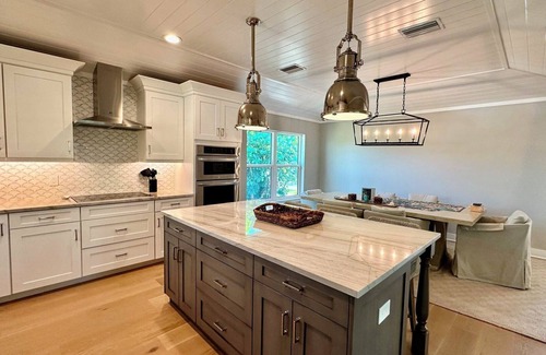 Sanibel Condo | Gorgeous! 300 yards to beach; pool, elevator; Pup