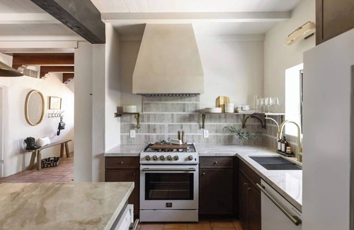 Blenman-Elm House | Gorgeous 3br/2bath home with 1br/1bath casita w/plenty of space to relax.