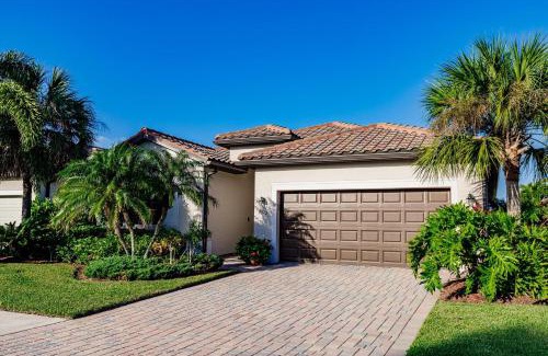 Naples House | Gorgeous 3BR 3BTH Home Private Office Pool Hot Tub
