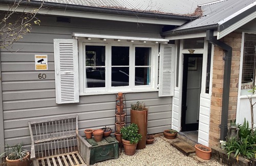 Mount Victoria House | Gorgeous 3Br cottage on half an acre in historic Mt Victoria, BlueMountains.