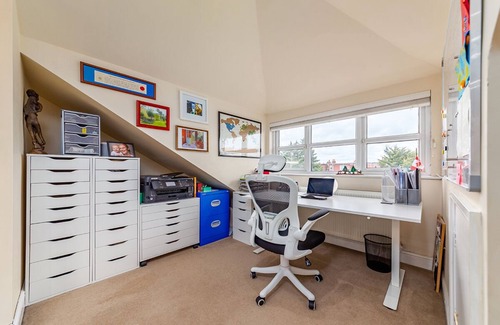 Redbridge House | Gorgeous 4 bed/3 bath family home, green/quiet East London, 20 mins to downtown