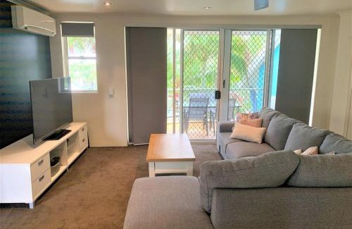 Mermaid Beach Apartment | Gorgeous 4 Bed Beachside Apartment - Diamond Beach Resort