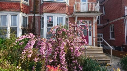 Bexhill-on-Sea House | Gorgeous 4-Bed House in Bexhill-on-Sea sea views