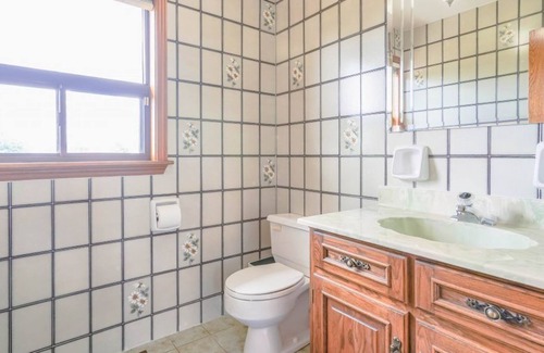Brampton House | Gorgeous 4 bed room with huge lot and Sauna Bath