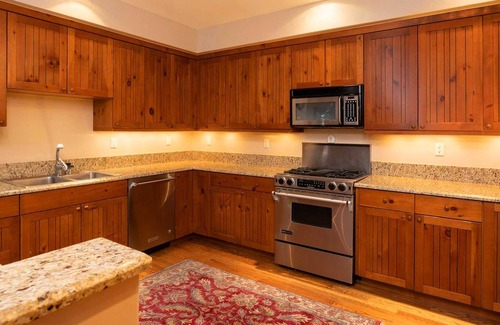 Avon Condo | Gorgeous 4 bedroom ski-in/out condominium, immaculate interior!