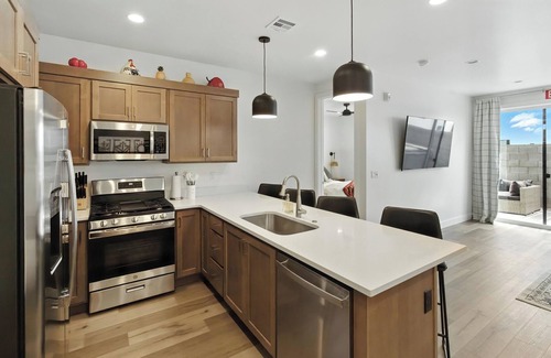 Hurricane Condo | Gorgeous 4-bedroom condo with AC and private hot tub in Hurricane. NO CHORES!