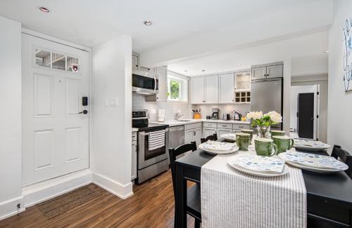 Dunbar Villa | Gorgeous 4 Bedroom Garden Level Suite at Vancouver West & UBC