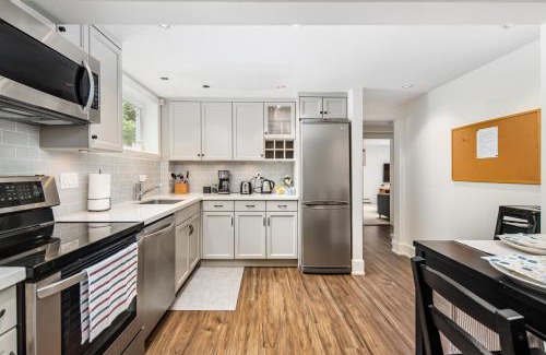 Dunbar Villa | Gorgeous 4 Bedroom Garden Level Suite at Vancouver West & UBC