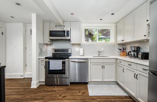 Dunbar Villa | Gorgeous 4 Bedroom Garden Level Suite at Vancouver West & UBC
