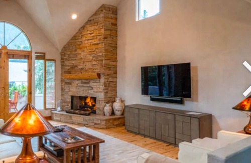 Aspen House | Gorgeous 4 Bedroom Home Aspen Core, Hot Tub!