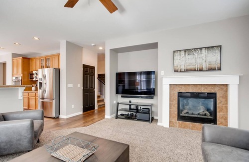 Southridge House | GORGEOUS 4 Bedroom in Highlands Ranch!