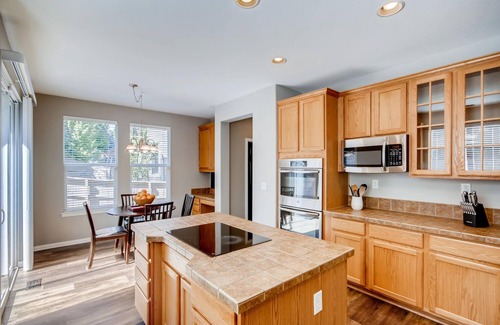 Southridge House | GORGEOUS 4 Bedroom in Highlands Ranch!