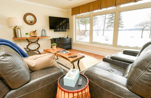 Selwyn Cottage | Gorgeous 4 Bedrooms Waterfront Vacation Cottage In Kawartha Lakes /Peterborough.