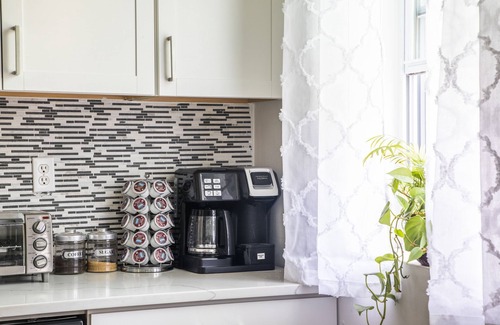 Flatbush House | Gorgeous 4 BR apt w. King bed 30 min to Manhattan