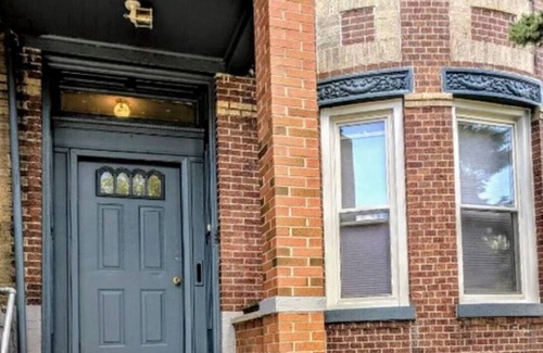 Flatbush House | Gorgeous 4 BR apt w. King bed 30 min to Manhattan